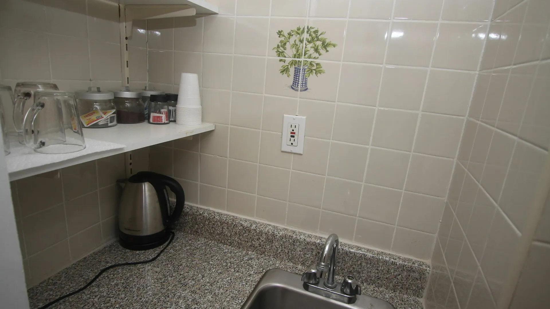 Апартаменты Midwood Suites Brooklyn Нью-Йорк